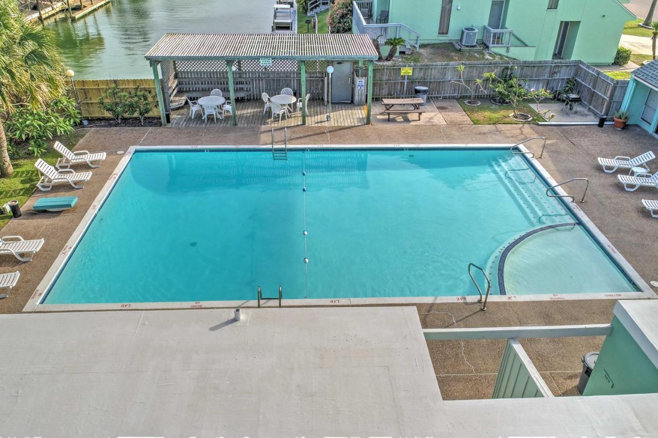 Breezy Corpus Christi Condo With Deck And Fishing Dock Exteriér fotografie